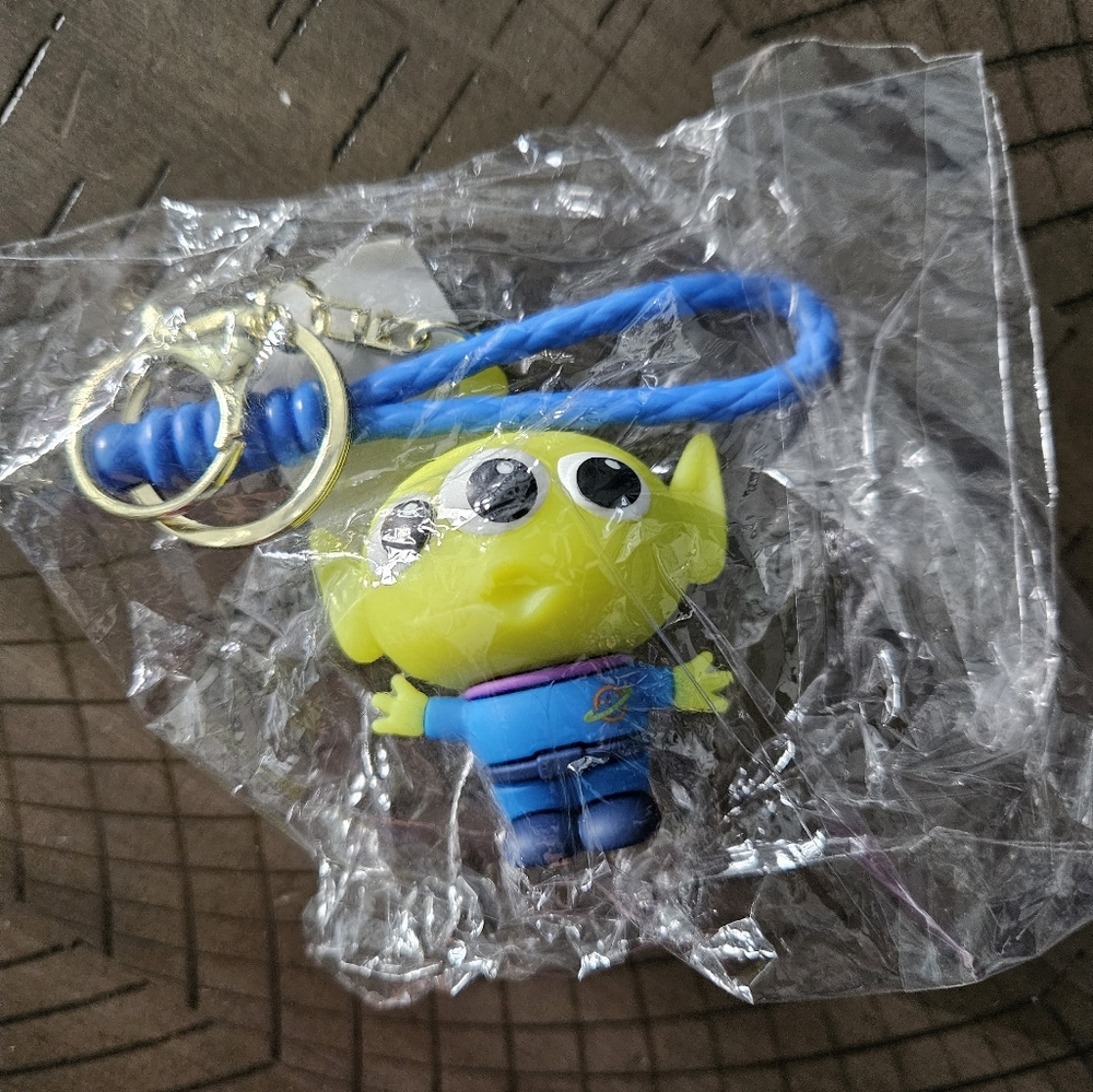Alien Keychain - Picture 2 of 2